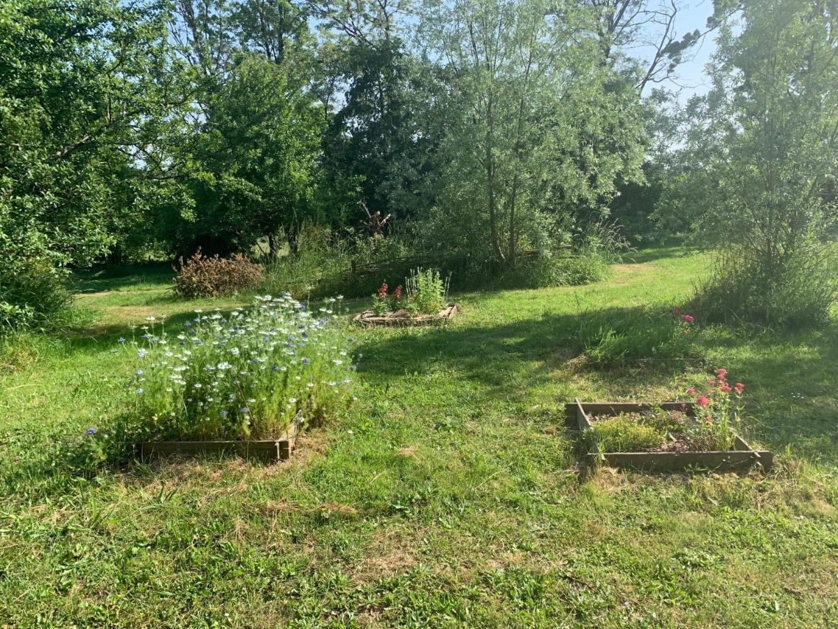 Bed and Breakfast La Ferme D'Aristide Saillenard Exterior foto
