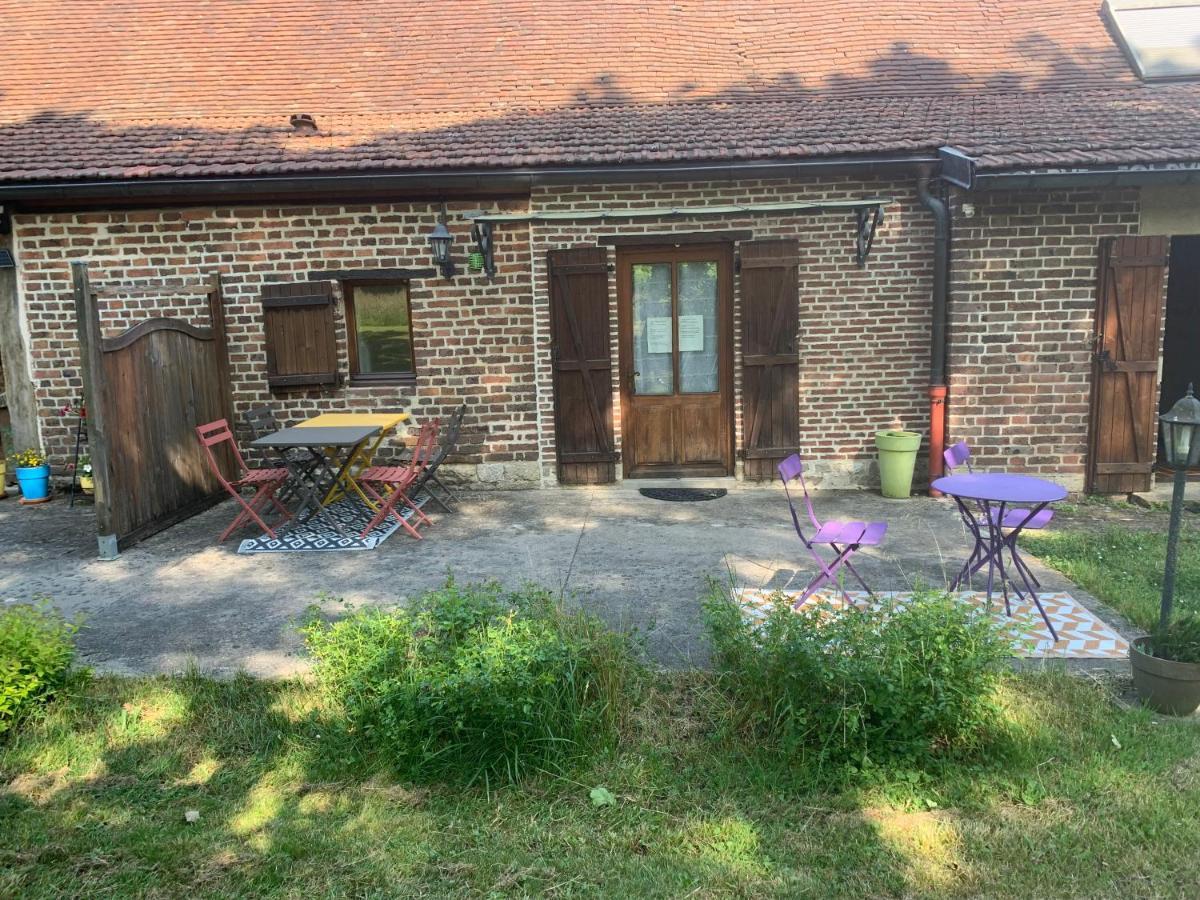 Bed and Breakfast La Ferme D'Aristide Saillenard Exterior foto
